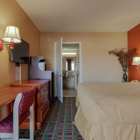 Lakeview Inn - Kingston エクステリア 写真