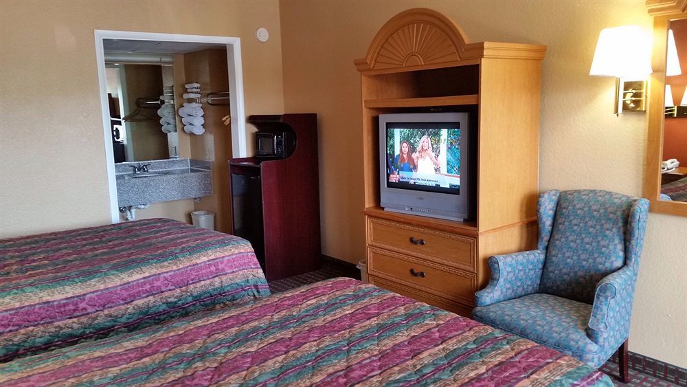 Lakeview Inn - Kingston エクステリア 写真