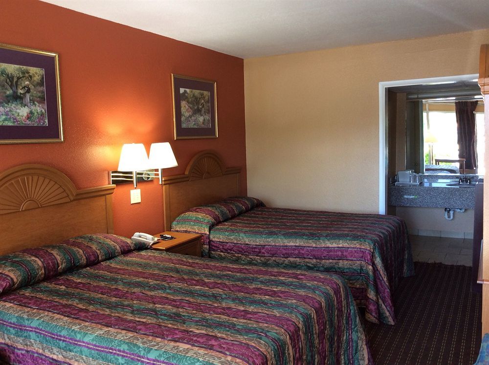 Lakeview Inn - Kingston エクステリア 写真