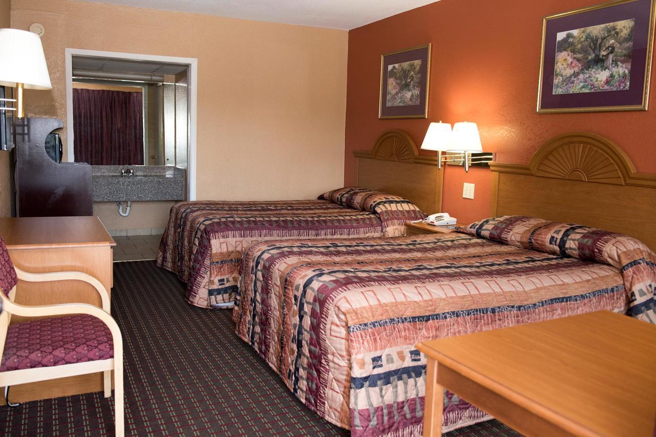 Lakeview Inn - Kingston エクステリア 写真
