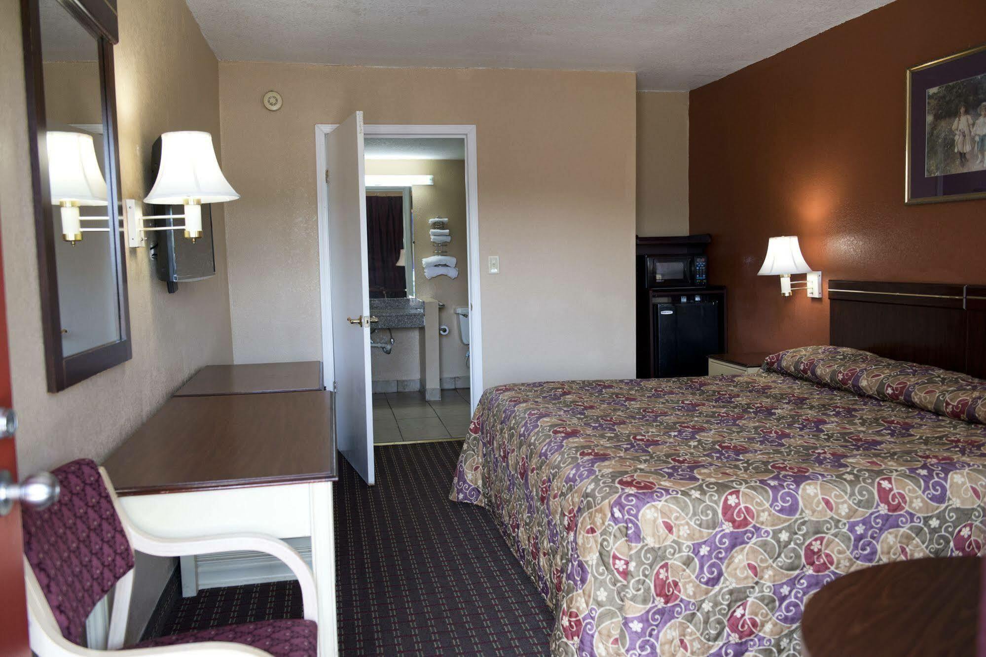Lakeview Inn - Kingston エクステリア 写真