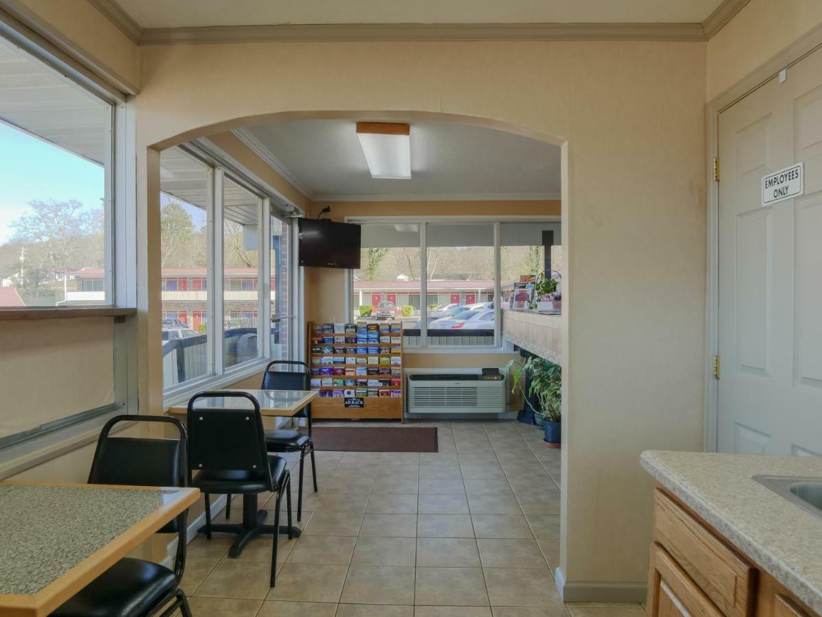 Lakeview Inn - Kingston エクステリア 写真